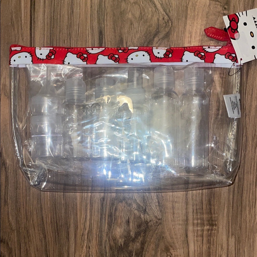 Hello Kitty Travel Bag - Picture 9 of 15